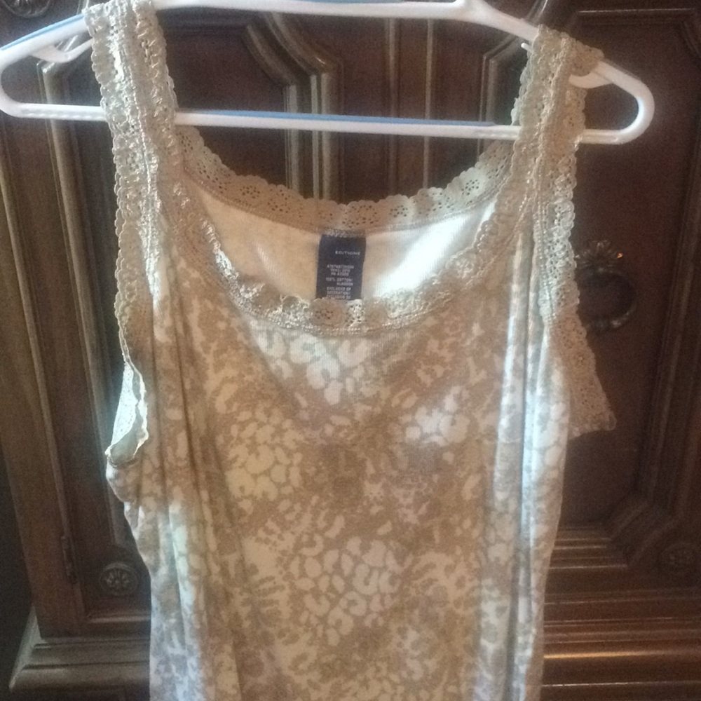 3x Basic Editions Tank